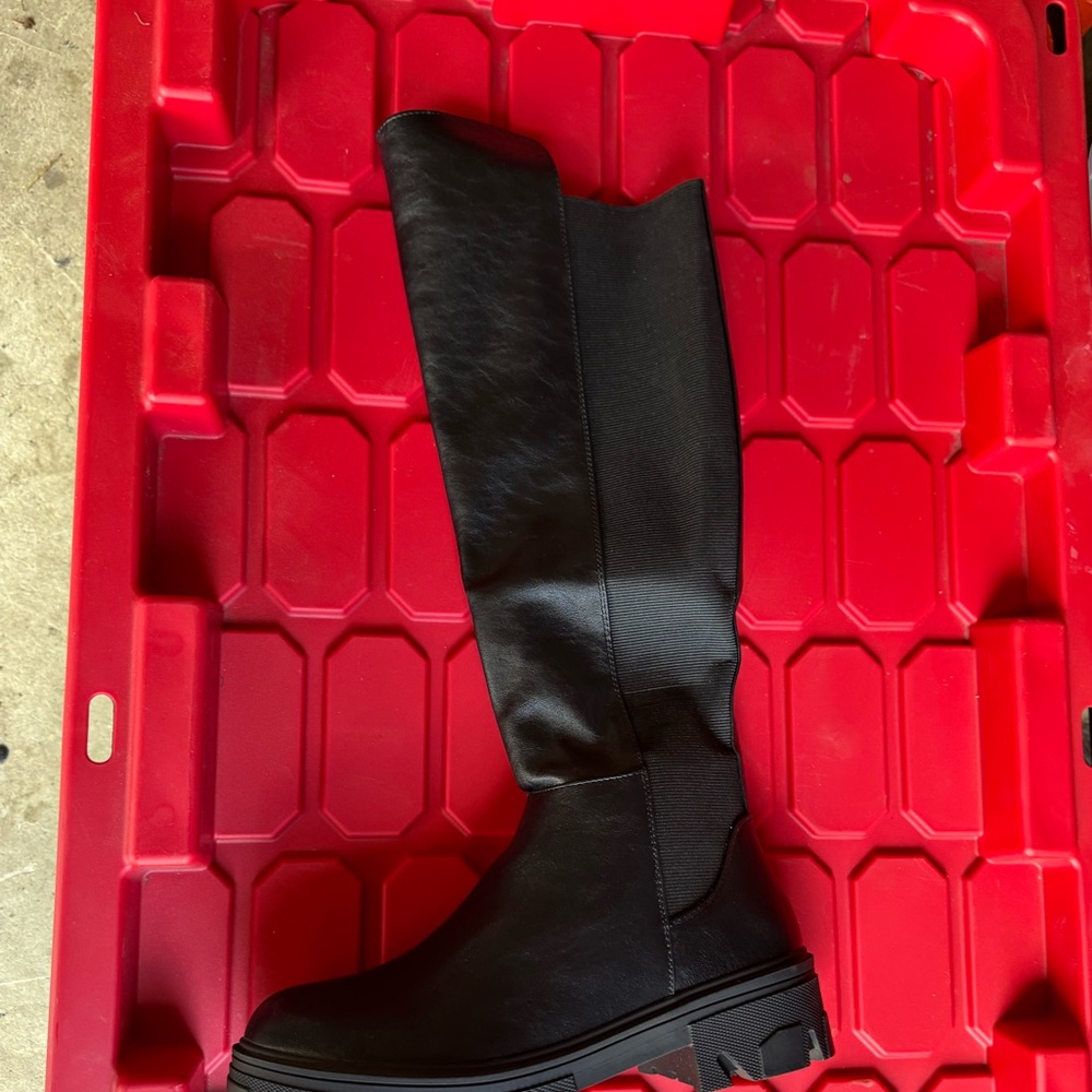 Black Knee-High Women's Boots